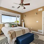 City Skyline - Outside Decks - Contemporary