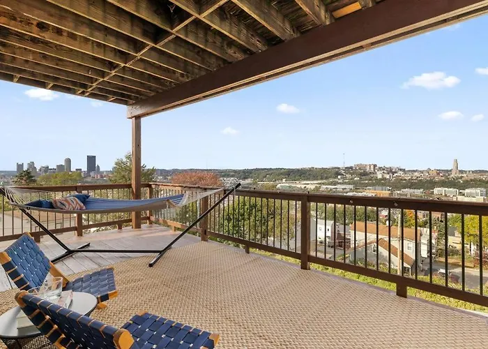 City Skyline - Outside Decks - Contemporary