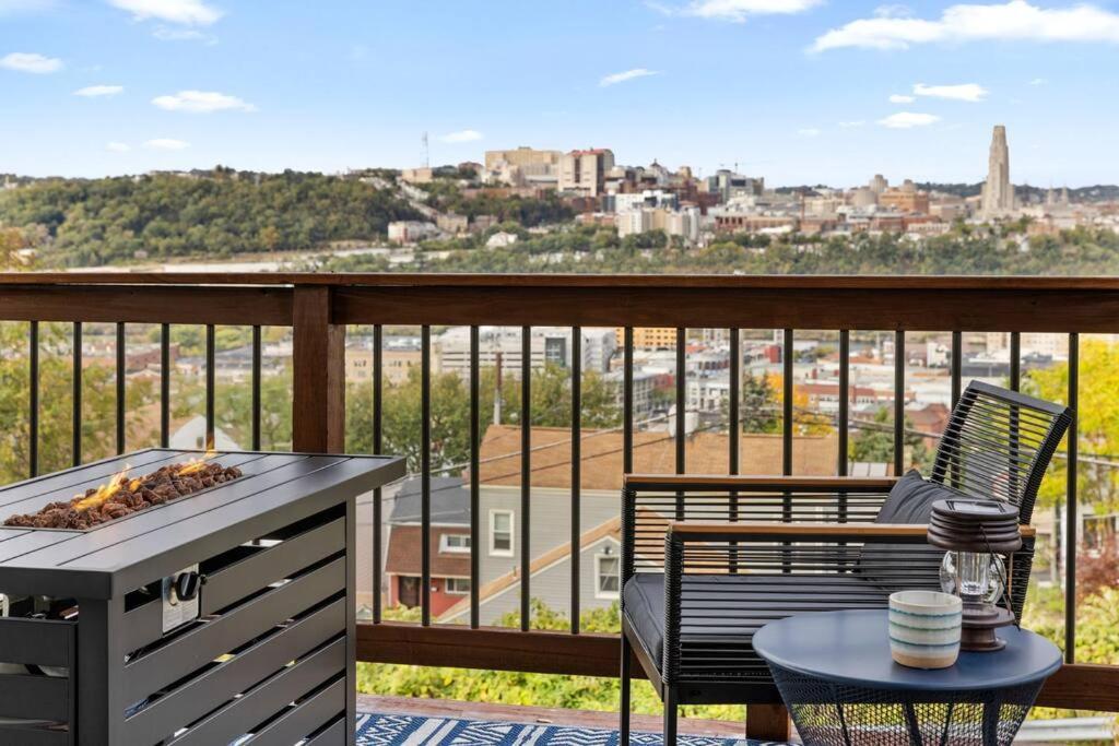 Holiday home Skyline - Outside Decks - Contemporary Pittsburgh