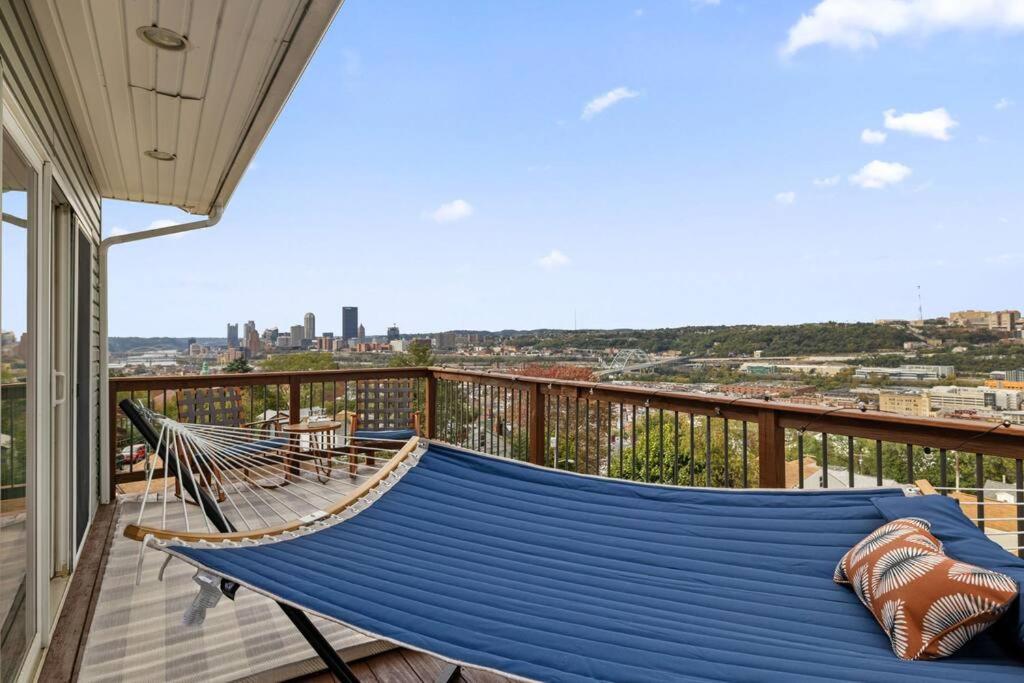 Skyline - Outside Decks - Contemporary * Pittsburgh