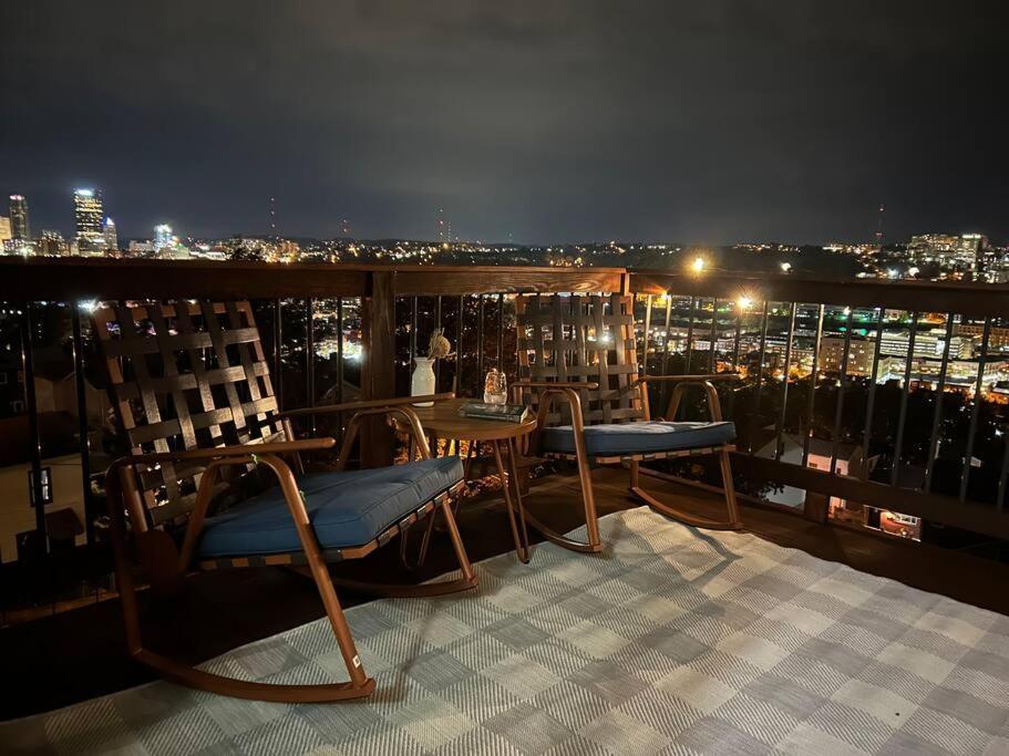 Skyline - Outside Decks - Contemporary Holiday home Pittsburgh