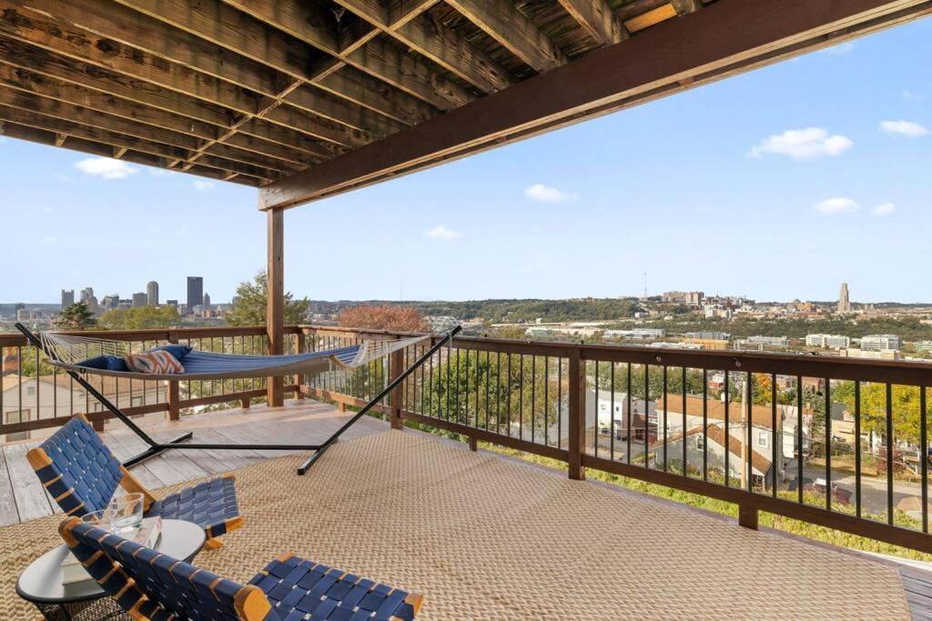 Skyline - Outside Decks - Contemporary * Pittsburgh