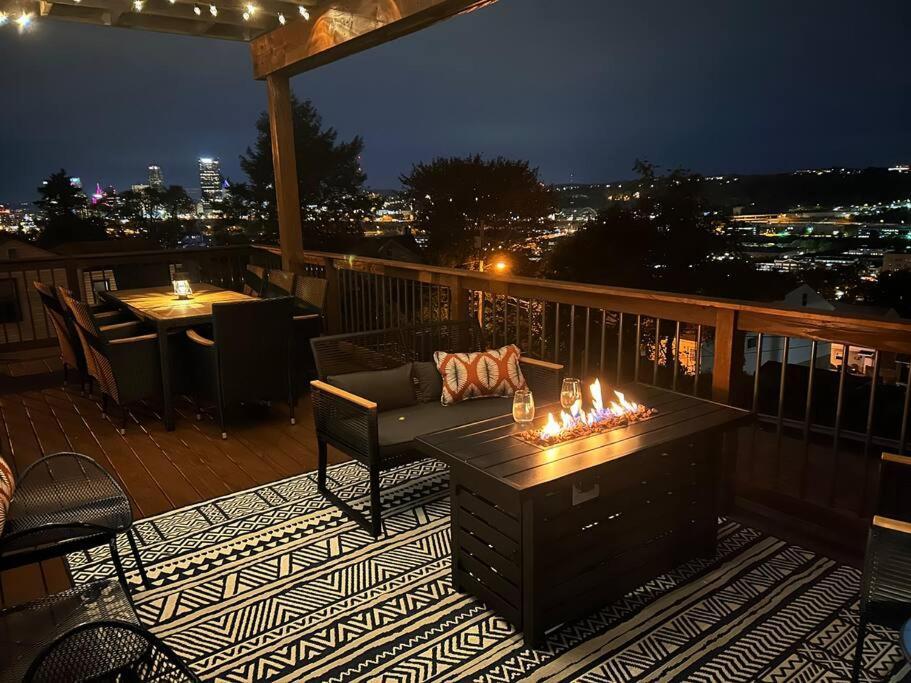 Holiday home Skyline - Outside Decks - Contemporary Pittsburgh