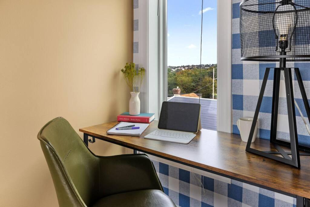 Skyline - Outside Decks - Contemporary Holiday home Pittsburgh